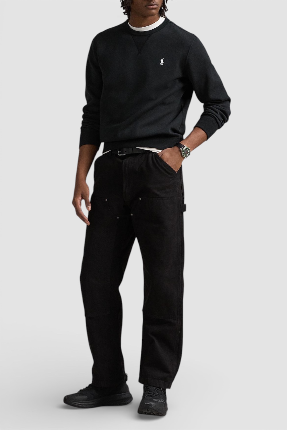 תמונת כל הלוק של סווטשירט